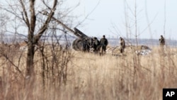 2015年2月17日德巴尔切夫北部约20公里处的乌克兰火炮