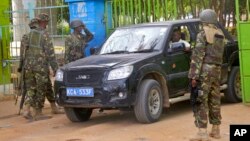 FILE - Kenya Defence Forces (KDF) guard the main gate of the Garissa University College compound that was the scene of a recent attack by al-Shabab gunmen, in Garissa, April 6, 2015.