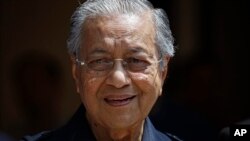 Malayziyanın baş naziri Mahathir Mohamad 