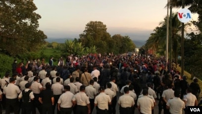 Caravana con unos 250 migrantes parte de Honduras rumbo a EEUU