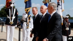 Potpredsednik SAD Majk Pens i sekretar za odbranu Džejms Matis u Pentagonu, 9. avgust 2018.