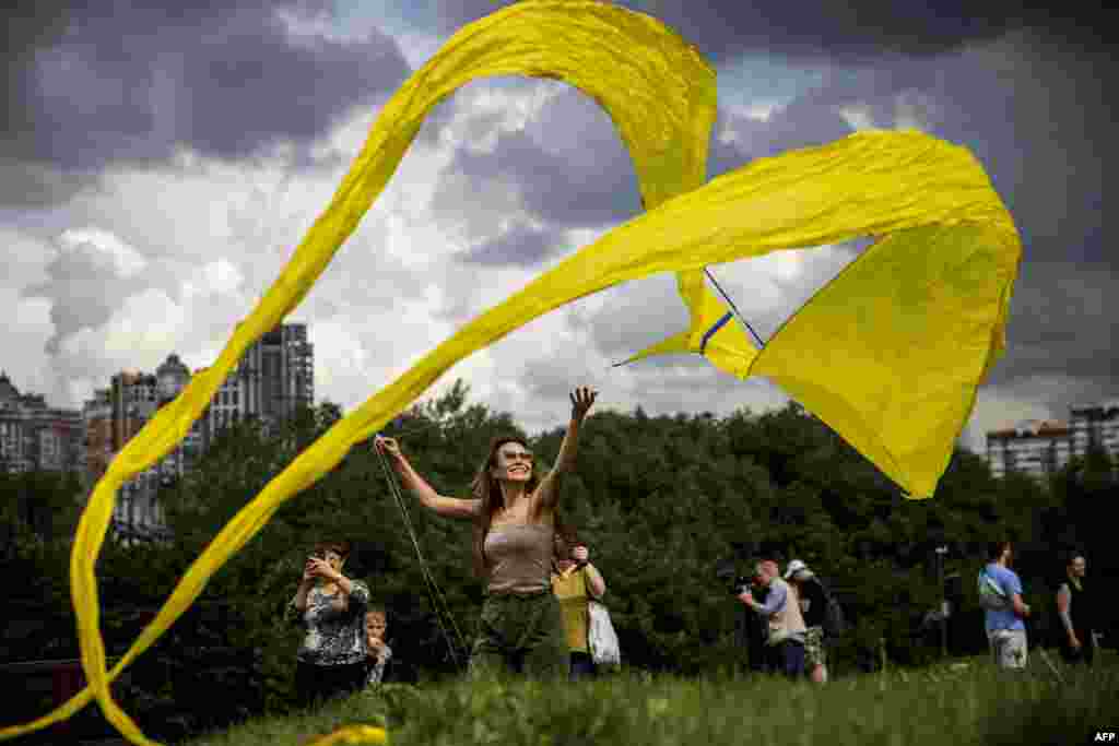 A participant flies a kite during the &#39;Letatlin N4&#39; annual Festival of Kites, in Moscow, Russia, June 6, 2021.