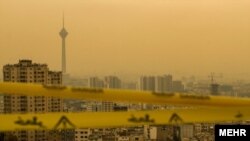 ساکنان تهران روز چهارشنبه ۱۲ دی ماه بوی بد و نامطبوعی را در نقاط مختلف پایتخت استشمام کردند.