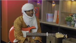 Abdoulaye Madassane Alkika &nbsp;mawaki na tawagar &quot;Les Filles de Illighadad&quot;.