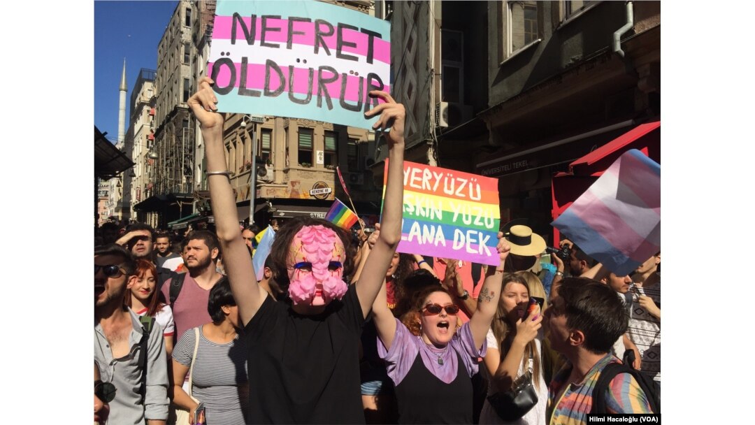 Parade LGBT di Istanbul, Turki hari Minggu (30/6).
