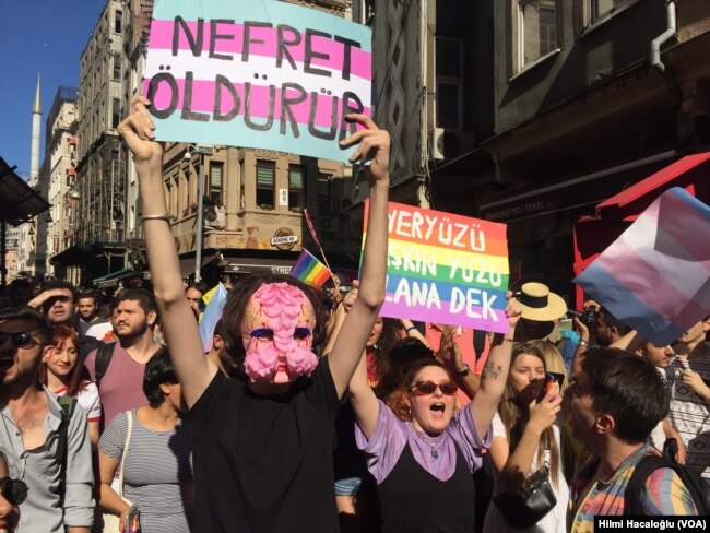 Parade LGBT di Istanbul, Turki hari Minggu (30/6).