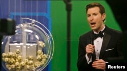 Host Sam Arlen speaks as the winning Powerball numbers are about to be drawn at the Florida Lottery studio in Tallahassee, Florida, Jan. 9, 2016.