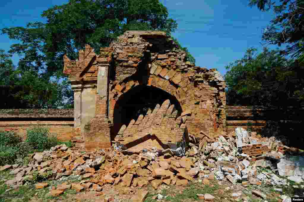 ច្រកចូល​វត្ត​ដែល​បាន​ខូចខាត​ ក្រោយ​ការ​រញ្ជួយដី​ក្នុងតំបន់​ Baganប្រទេស​មីយ៉ាន់ម៉ា​ ថ្ងៃទី​២៥ ខែ​សីហា ឆ្នាំ​២០១៦។&nbsp;