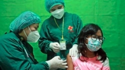 Seorang anak perempuan menerima vaksinasi COVID-19 di Medan, Sumatera Utara (foto: ilustrasi).