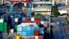 Tumpukan kontainer di Pelabuhan Tanjung Priok, di Jakarta, 3 Agustus 2020. (Foto: Reuters)