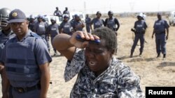 Scena na poprištu jučerašnjeg sukoba policije sa štrajkačima u Južnoafričkoj policiji