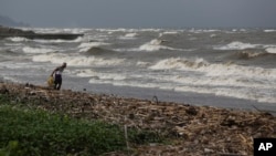 12月6日菲律宾东部沿海地区受到台风“黑格比”的冲击