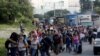 Caravana de 2 mil hondureños llega a Guatemala