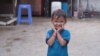 这个柬埔寨小男孩的爸爸妈妈在首都金边的一个中国人投资装修的KTV工地上打工