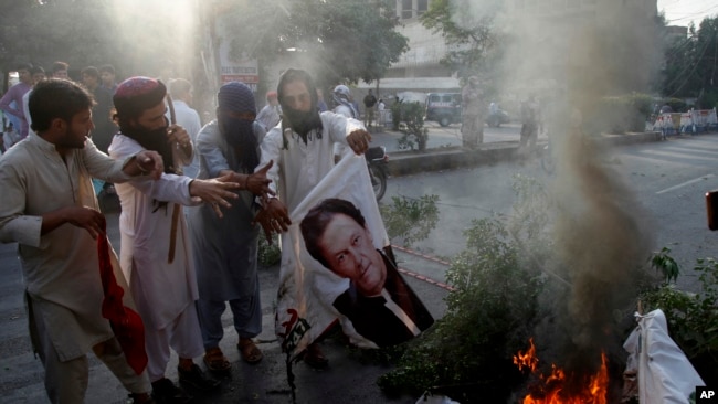 巴基斯坦激进组织成员上街示威