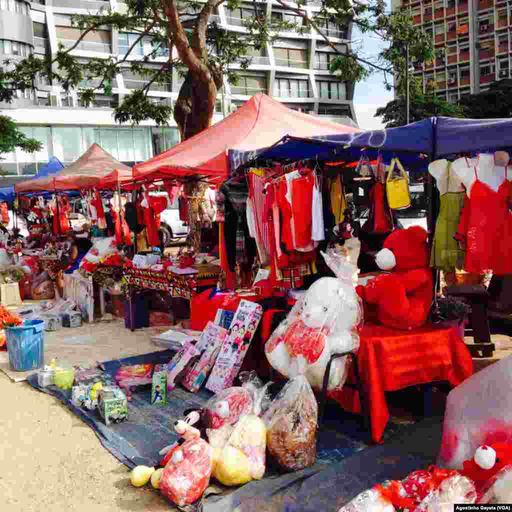 Praça em Luanda no dia dos namorados/ dia de S. Valentim