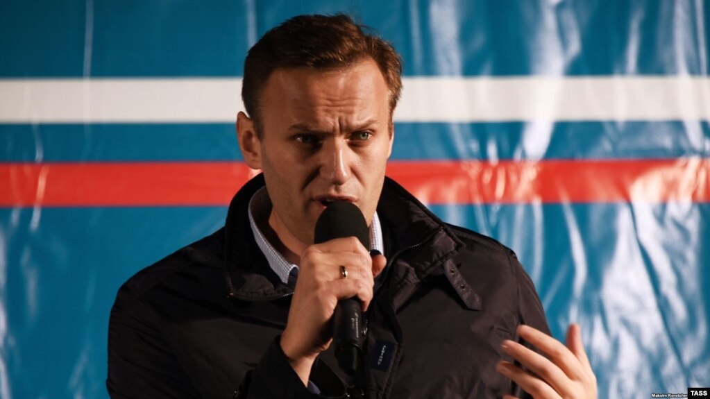 Алексей Навальный выступает перед своими сторонниками в Астрахани, 22 октября 2017 года