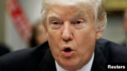 Donald Trump Tampoco comentó sobre el reporte del New York Times sobre múltiples contactos con la inteligencia rusa por parte de sus allegados durante la campaña presidencial.