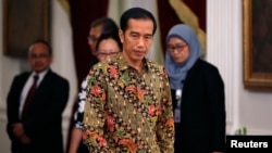 Presiden Joko Widodo di istana presiden (21/10). (Reuters/Darren Whiteside)
