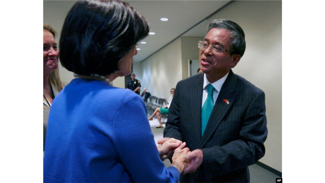 FILE - Pham Quang Vinh, Vietnam Ambassador to the U.S., meets Luci Baines Johnson, a daughter of former President Lyndon B. Johnson, during the Vietnam War Summit at the LBJ Presidential Library in Austin, Texas, April 28, 2016.