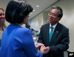 FILE - Pham Quang Vinh, Vietnam Ambassador to the U.S., meets Luci Baines Johnson, a daughter of former President Lyndon B. Johnson, during the Vietnam War Summit at the LBJ Presidential Library in Austin, Texas, April 28, 2016.