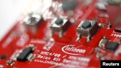 德国英飞凌（Infineon）生产的微控制器特写。英飞凌是TPM芯片的主要生产商之一。