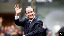 Ông Francois Hollande đến Ðiện Elysee ở Paris để làm lễ tuyên thệ nhậm chức Tổng thống Pháp, ngày 15/5/2012