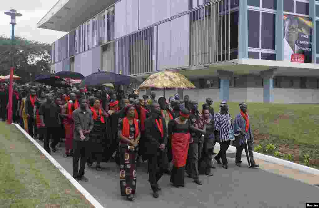People walk to pay tribute to late President John Atta Mills at the parliament in Accra, Ghana, August 9, 2012.