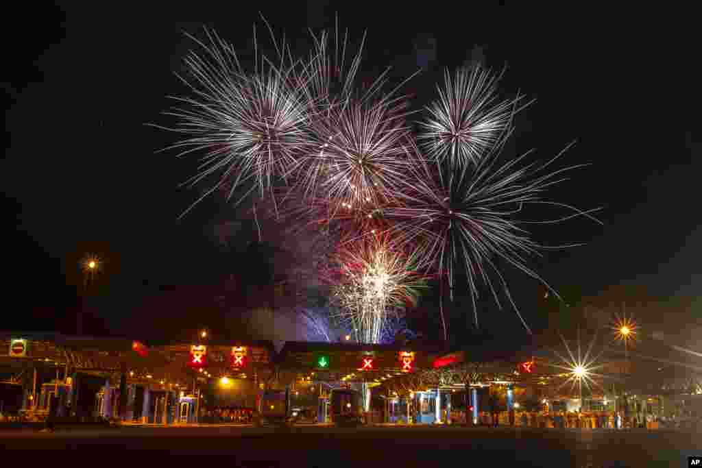 Fireworks illuminate the sky over the border crossing between Croatia and Slovenia during celebrations of Croatia's EU accession, in Bregana, July 1, 2013.