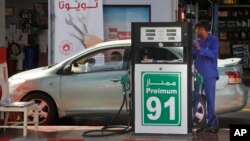یک پمپ بنزین در شهر جده، عربستان سعودی