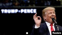 Kandidat presiden AS dari Partai Republik, Donald Trump berkampanye di Wilkes-Barre, Pennsylvania (10/10). (Reuters/Mike Segar)