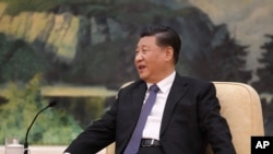 中国国家主席习近平2020年1月28日会晤世界卫生组织总干事谭德塞，声言他“一直亲自指挥、亲自部署”应对冠状病毒疫情。