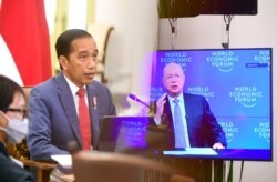 Presiden Jokowi menghadiri World Economic Forum: State of the World Address secara virtual dari Istana Kepresidenan Bogor, Jawa Barat, Kamis (20/01/2022). #PotretKabinet © BPMI Setpres (Twitter/@setkabgoid)