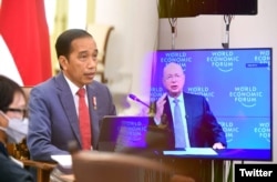 Presiden Jokowi menghadiri World Economic Forum: State of the World Address secara virtual dari Istana Kepresidenan Bogor, Jawa Barat, Kamis (20/01/2022). #PotretKabinet © BPMI Setpres (Twitter/@setkabgoid)