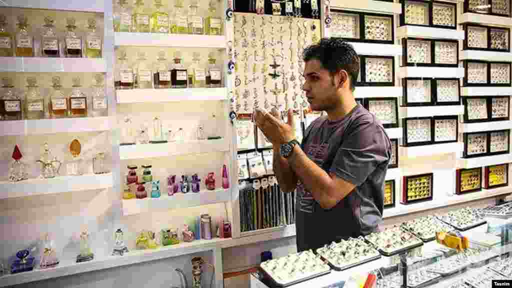 افطار کاسب ها. عکس: نیما نجف‌زاده، تسنیم