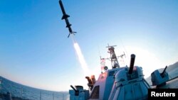 由朝鲜中央通讯社发表的照片上显示朝鲜人民军海军测试了一种新型反舰巡航导弹（资料照）