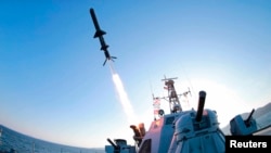 지난 7일 북한 관영 조선중앙통신이 북한의 함대함 미사일 발사장면을 공개했다. 