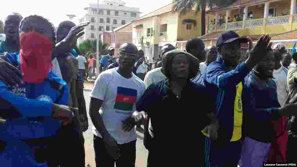 A marcha foi convocada pelos partidos políticos da oposição na Guiné-Bissau