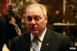 House Majority Whip Steve Scalise talks briefly with journalists Trump Tower in New York, Dec. 12, 2016. (R. Taylor/VOA)