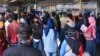 Masyarakat mengantre di depan loket tiket terminal untuk mendapatkan pengembalian uang atas tiket yang dibeli di Bekasi, Jawa Barat pada 23 April 2020, setelah pemerintah mengumumkan larangan mudik di tengah kekhawatiran penyebaran virus corona COVID-19. (