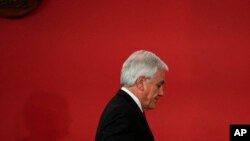 El presidente de Chile, Sebastián Piñera, Piñera anunció que cancelaba la organización de la cumbre de cambio climático y también el encuentro de líderes del Foro de Cooperación del Asia Pacífico (APEC).