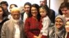 Rashida Tlaib berpose dengan pendukungnya, 3 Januari 2019. 