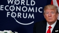 Trump a taron Davos