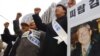 지난 2004년 12월 서울에서 북한에 납치된 김동식 목사의 송환을 촉구하는 집회가 열렸다. (자료사진)