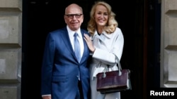 Media mogul Rupert Murdoch and Jerry Hall pose for a photograph in London, Britain March 4, 2016. 