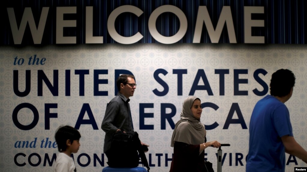 Phiên bản thứ ba của lệnh cấm của Tổng thống Donald Trump ngăn chặn phần lớn những người từ Chad, Iran, Libya, Somalia, Syria và Yemen nhập cảnh Mỹ.