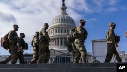 Tentara Garda Nasional AS mengamankan Gedung Capitol menjelang acara pelantikan Presiden tanggal 20 Januari 2021. 