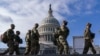 Pasukan Garda Nasional meningkatkan pengamanan di sekitar Gedung Capitol, Washington, D.C., menjelang inagurasi Presiden terpilih Joe Biden, 17 Januari 2021. (AP Photo/J. Scott Applewhite)