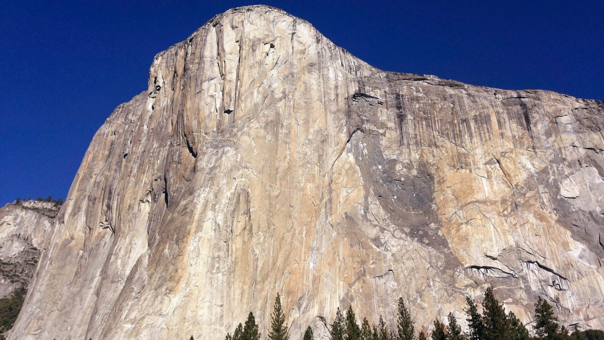 Climber Reaches Top of El Capitan Without Ropes