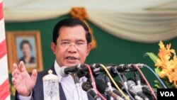 FILE: Prime Minister Hun Sen speaks on Tuesday, September 20, 2016 during the inauguration of first-Japanese private hospital Sunrise in Phnom Penh’s Chroy Changva district. (Leng Len/VOA Khmer) 